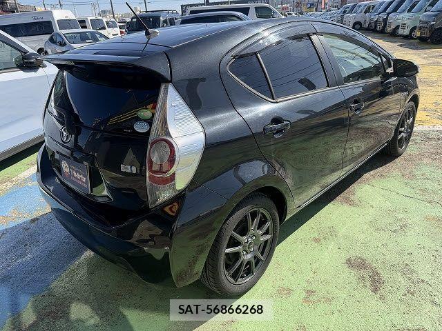 Toyota AQUA 2014-01 4320039-3