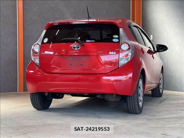 Toyota AQUA 2013-11 4751156-3