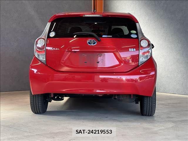 Toyota AQUA 2013-11 4751156-8