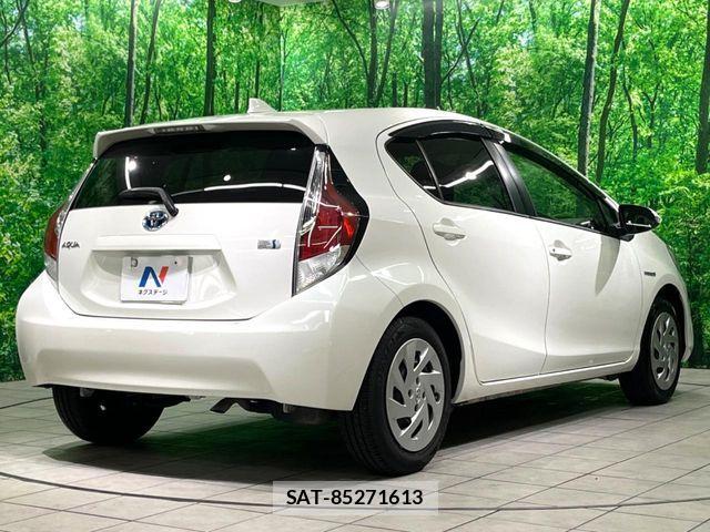 Toyota AQUA 2016-04 4928880-17