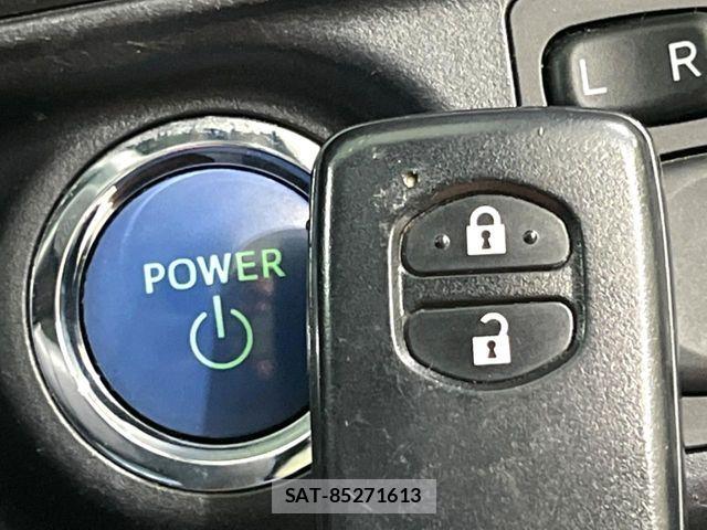 Toyota AQUA 2016-04 4928880-2