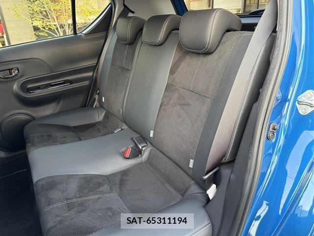 Toyota AQUA 2015-03 5860142-17