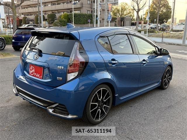 Toyota AQUA 2015-03 5860142-3
