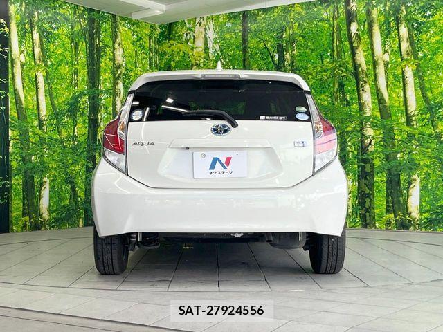 Toyota AQUA 2015-02 5860154-14