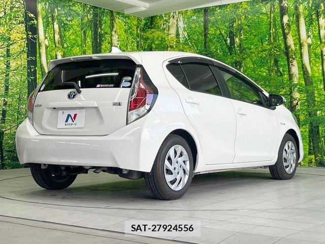 Toyota AQUA 2015-02 5860154-16