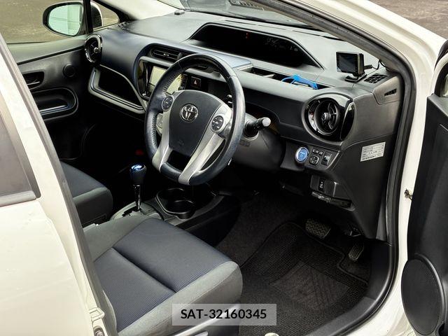 Toyota AQUA 2015-08 5860203-12