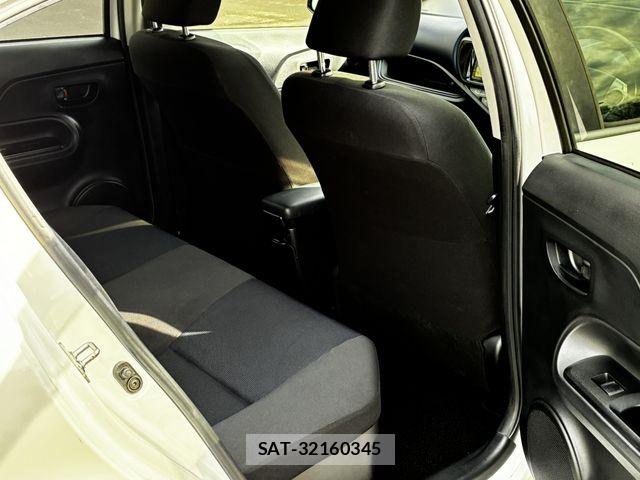Toyota AQUA 2015-08 5860203-14