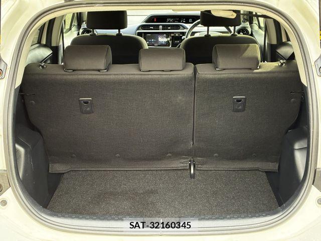 Toyota AQUA 2015-08 5860203-16