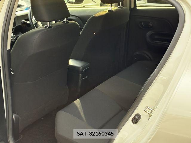 Toyota AQUA 2015-08 5860203-17