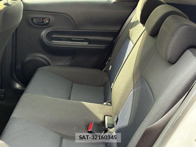 Toyota AQUA 2015-08 5860203-18