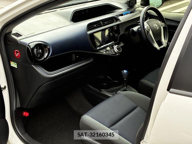 Toyota AQUA 2015-08 5860203-19