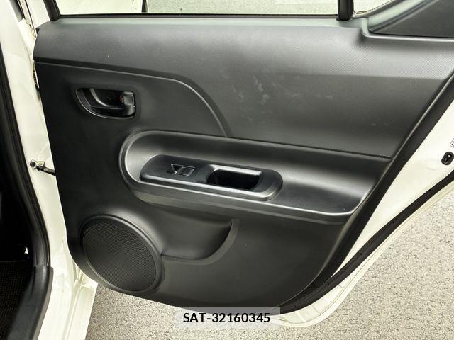 Toyota AQUA 2015-08 5860203-22