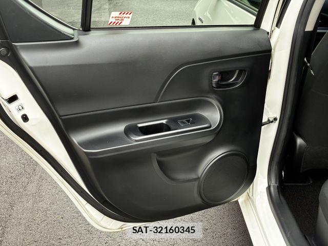 Toyota AQUA 2015-08 5860203-23