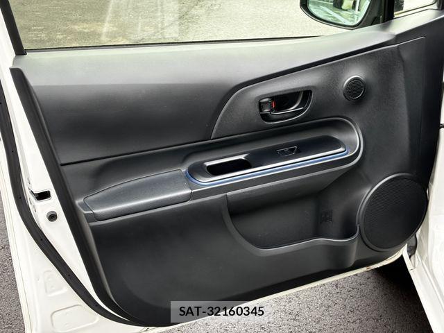 Toyota AQUA 2015-08 5860203-24