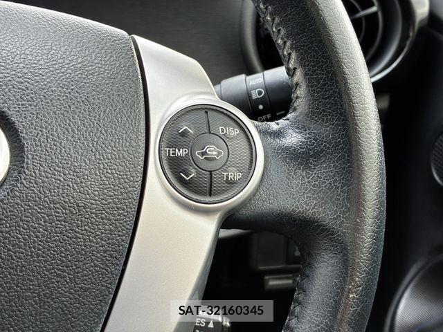 Toyota AQUA 2015-08 5860203-27