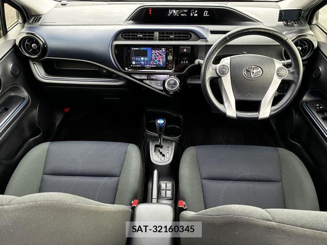 Toyota AQUA 2015-08 5860203-4