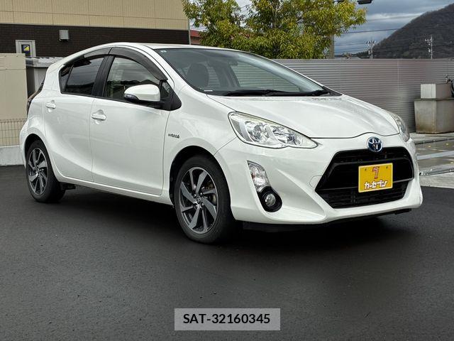 Toyota AQUA 2015-08 5860203-7