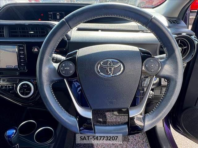 Toyota AQUA 2017-09 5860157-13