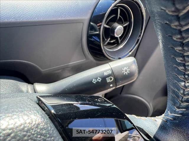 Toyota AQUA 2017-09 5860157-15