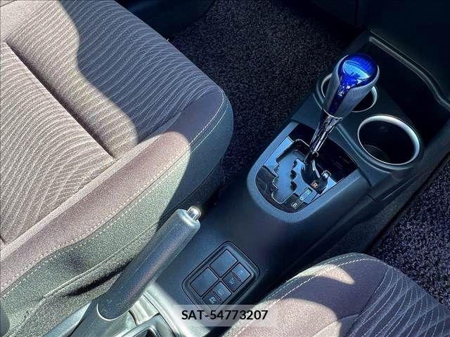 Toyota AQUA 2017-09 5860157-17