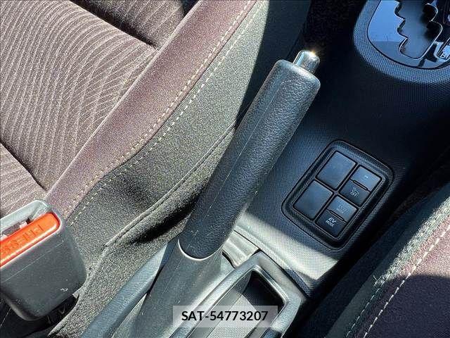 Toyota AQUA 2017-09 5860157-19