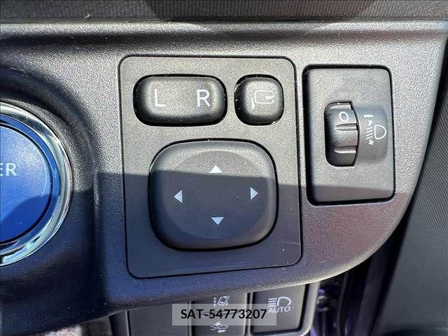 Toyota AQUA 2017-09 5860157-20