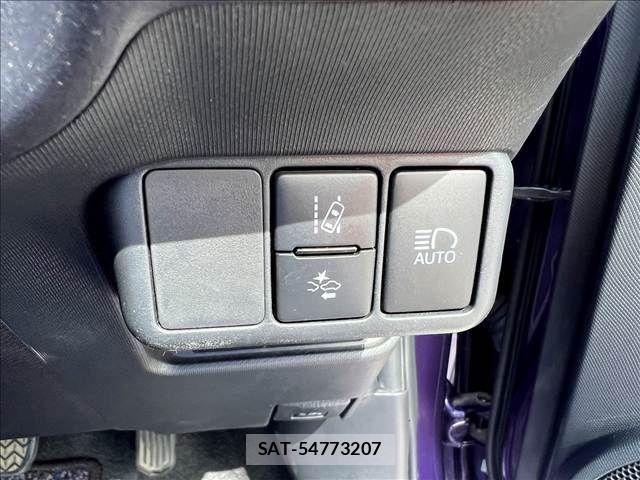 Toyota AQUA 2017-09 5860157-21