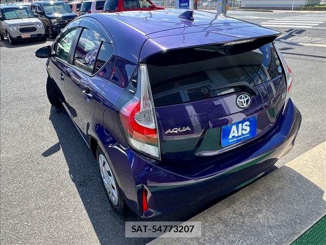 Toyota AQUA 2017-09 5860157-2