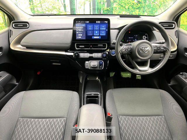 Toyota AQUA 2022-01 5860083-1