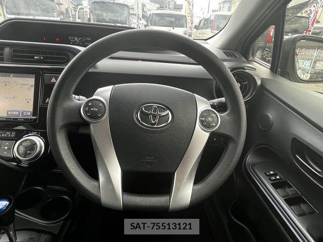 Toyota AQUA 2016-03 5860151-13