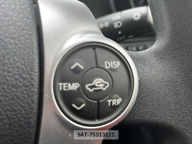 Toyota AQUA 2016-03 5860151-17