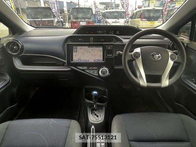 Toyota AQUA 2016-03 5860151-1