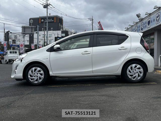 Toyota AQUA 2016-03 5860151-22