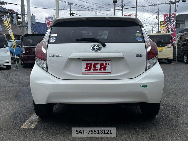 Toyota AQUA 2016-03 5860151-23