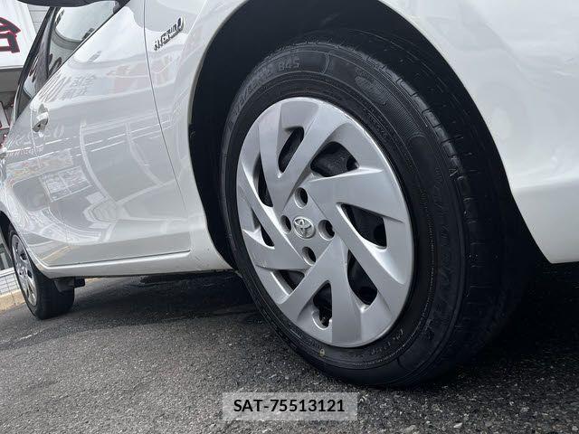 Toyota AQUA 2016-03 5860151-26