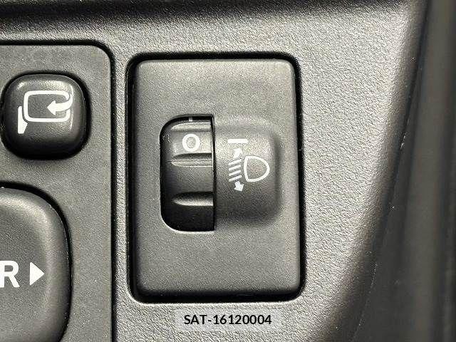 Toyota AQUA 2012-01 5860147-11