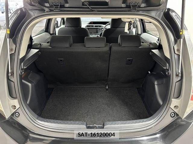 Toyota AQUA 2012-01 5860147-12