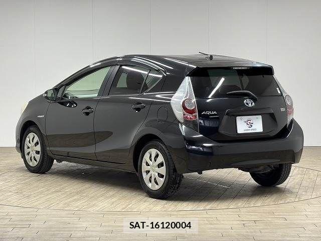 Toyota AQUA 2012-01 5860147-16