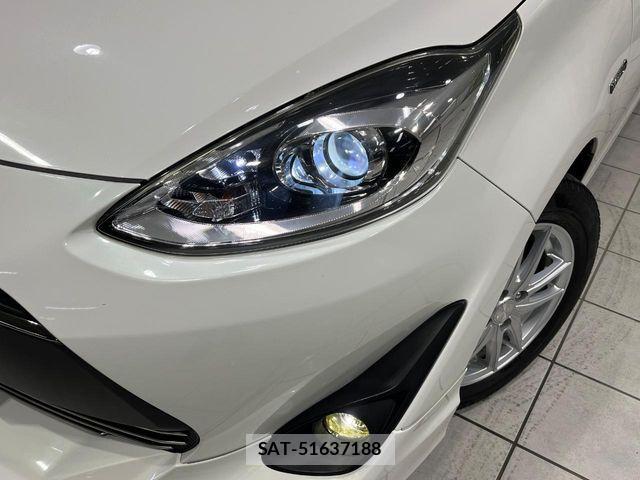Toyota AQUA 2018-03 5860181-12