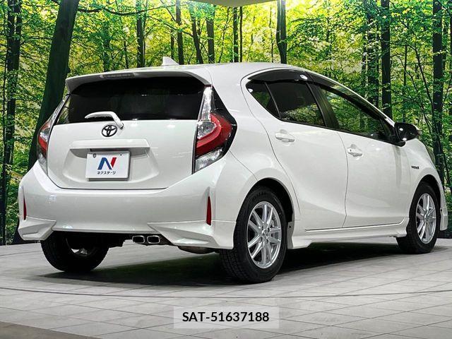 Toyota AQUA 2018-03 5860181-17