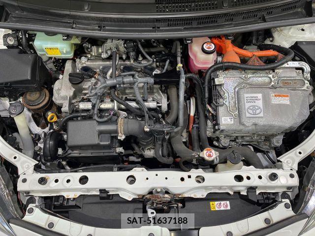 Toyota AQUA 2018-03 5860181-18