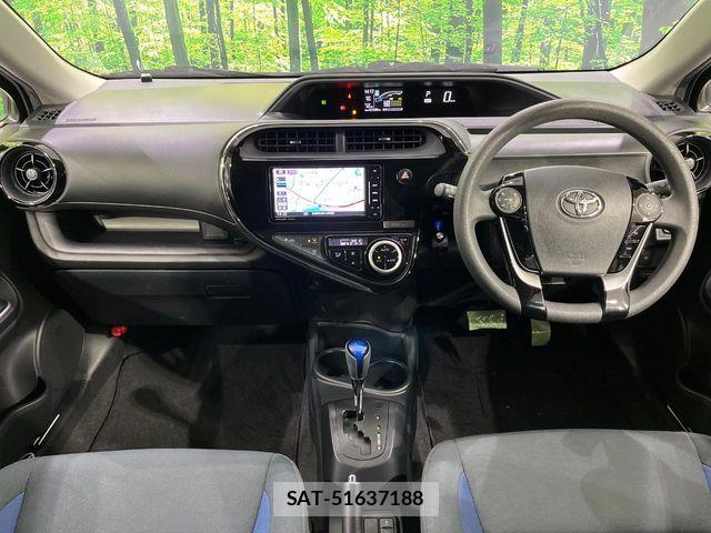 Toyota AQUA 2018-03 5860181-1