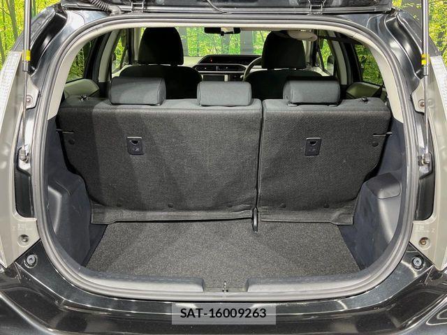 Toyota AQUA 2013-01 5860213-9