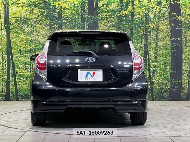 Toyota AQUA 2013-01 5860213-14