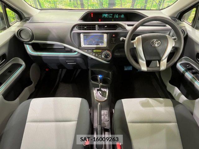 Toyota AQUA 2013-01 5860213-1