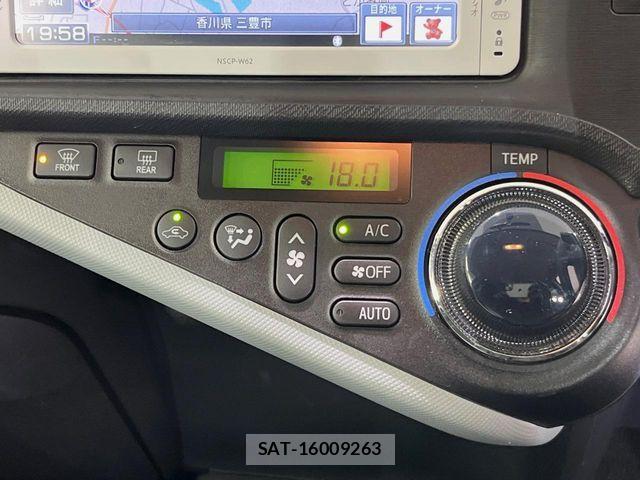 Toyota AQUA 2013-01 5860213-3