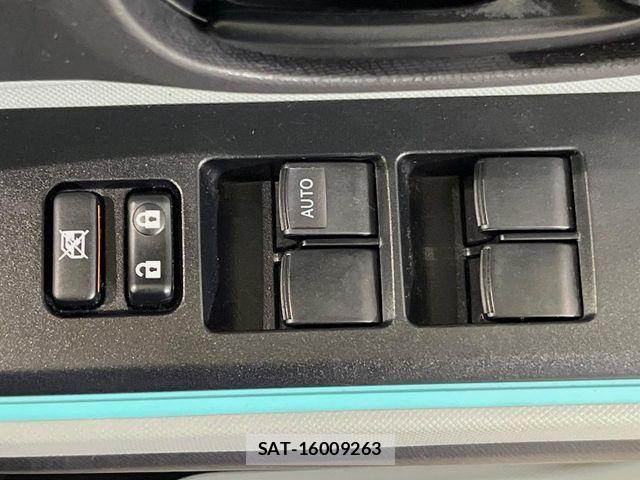 Toyota AQUA 2013-01 5860213-6