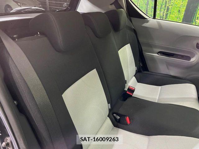 Toyota AQUA 2013-01 5860213-8