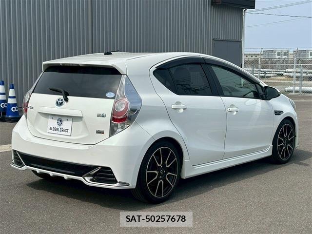 Toyota AQUA 2014-06 5860130-9