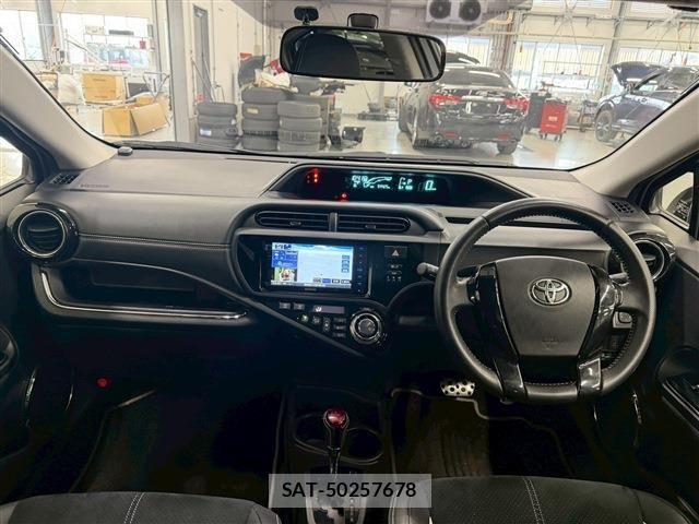 Toyota AQUA 2014-06 5860130-13